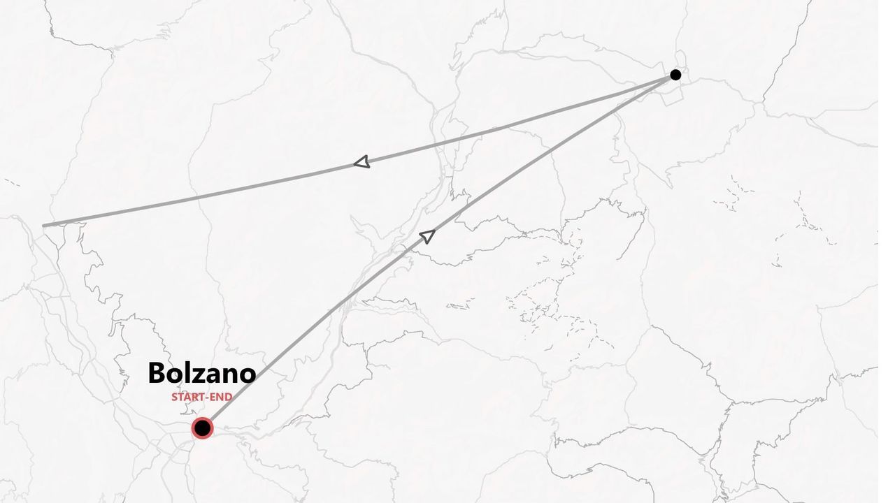 Una mappa che mostra un itinerario di viaggio con partenza e arrivo a Bolzano, con linee di percorso che indicano il tragitto.