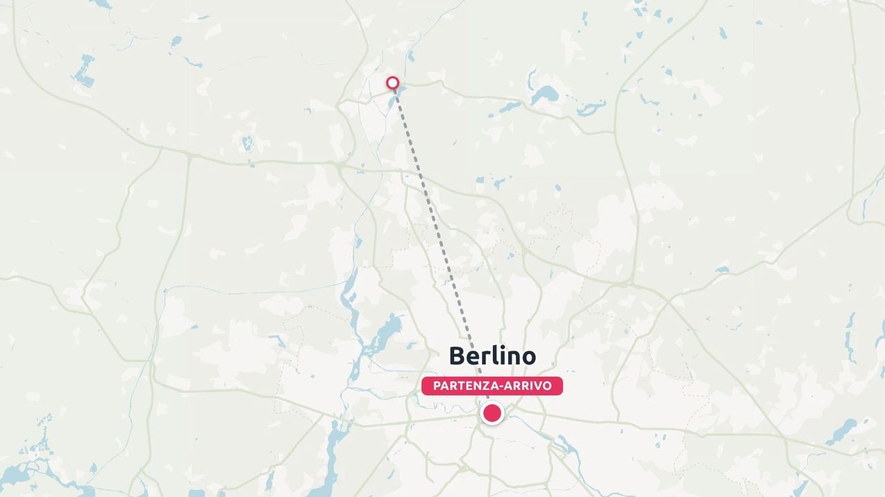 Una mappa di un itinerario di viaggio che mostra Berlino contrassegnata come luogo di partenza e di arrivo con un percorso tratteggiato.