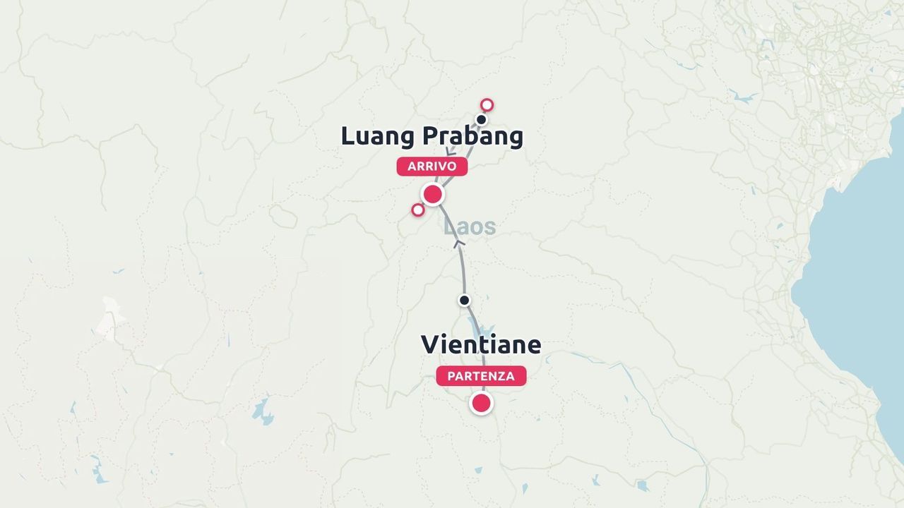 Una mappa dell'itinerario di viaggio in Laos che segna un viaggio con partenza da Vientiane e arrivo a Luang Prabang