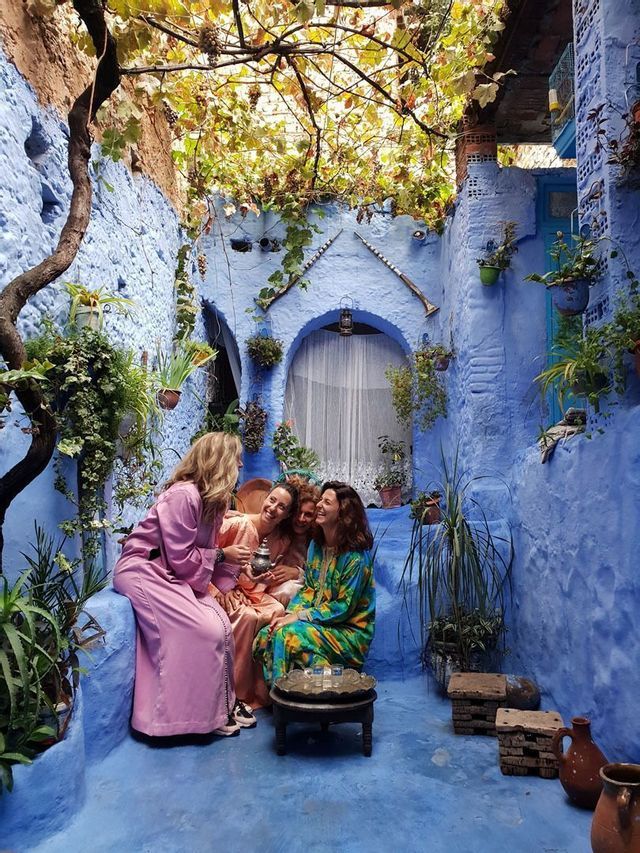 morocco-blue-city-traditions-group-spring
