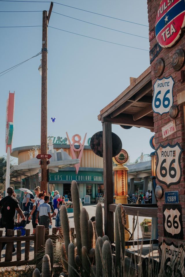 usa-route-66-historic-diner-restaurant-city-scape