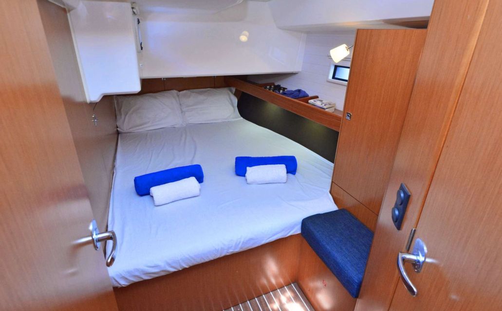 Cabina barca a vela con letto matrimoniale