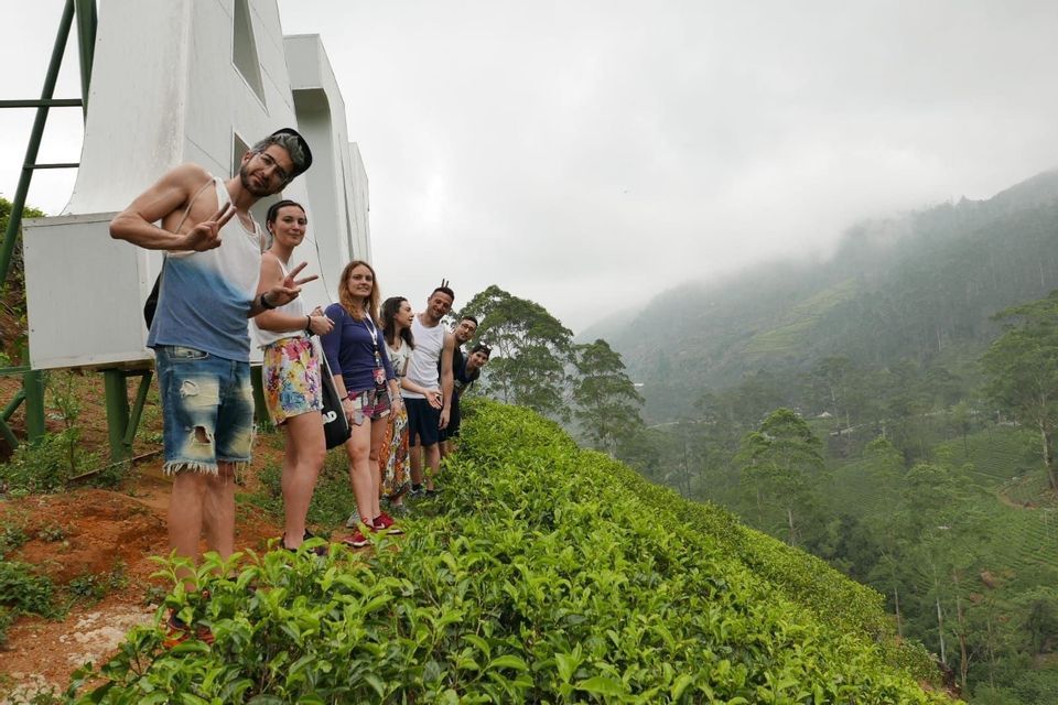 Viaggiatori WeRoad in montagna in Sri Lanka - WeRoad