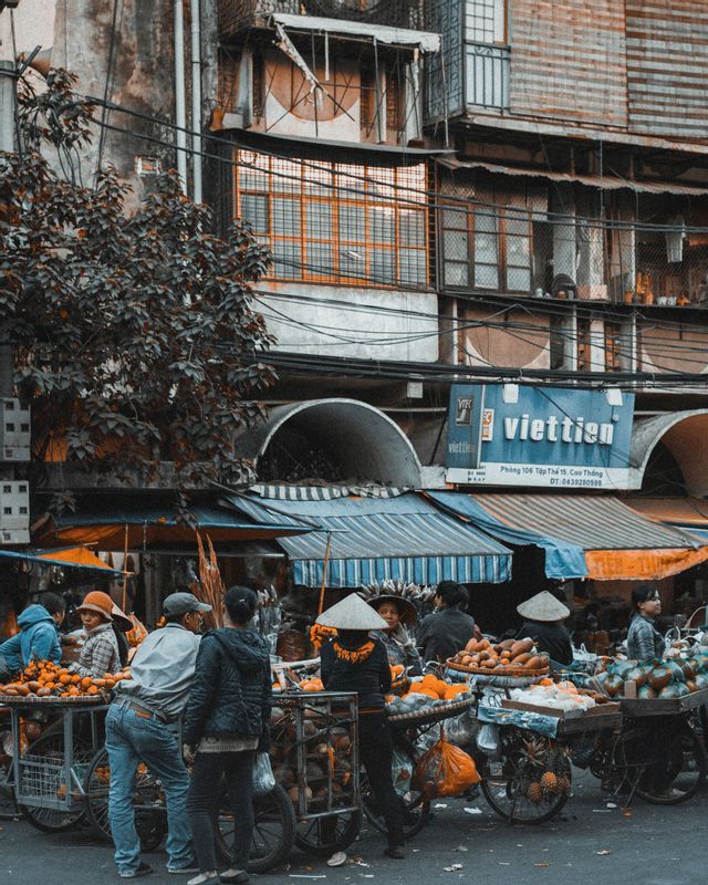 Hanoi street market A street vendor in the Old Quarter of Hanoi