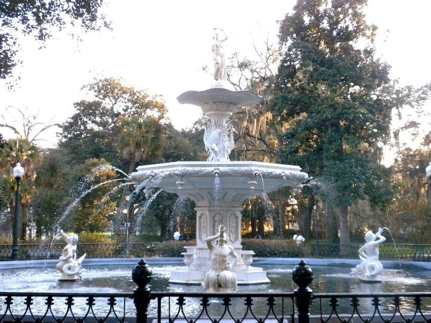 Forsyth Park fountain detail, Savannah (photo Jennifer Morrow, CC BY 2.0, Wikimedia Commons) Close-up of the Forsyth Park fountain in Savannah with water jets and sculptures.