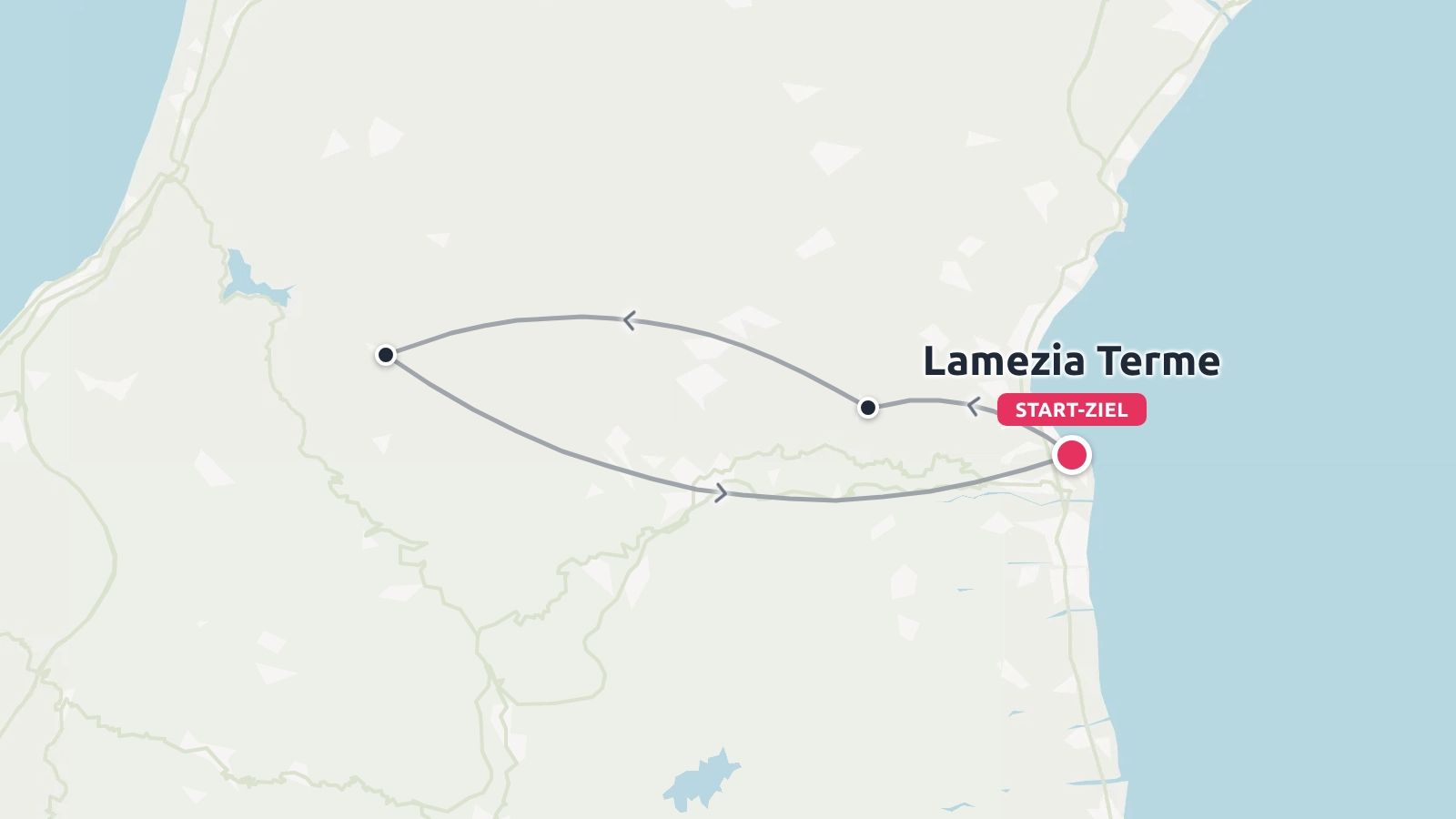 Eine Reiseroute als Routenkarte, die eine Rundreise mit Start und Ziel in Lamezia Terme zeigt.