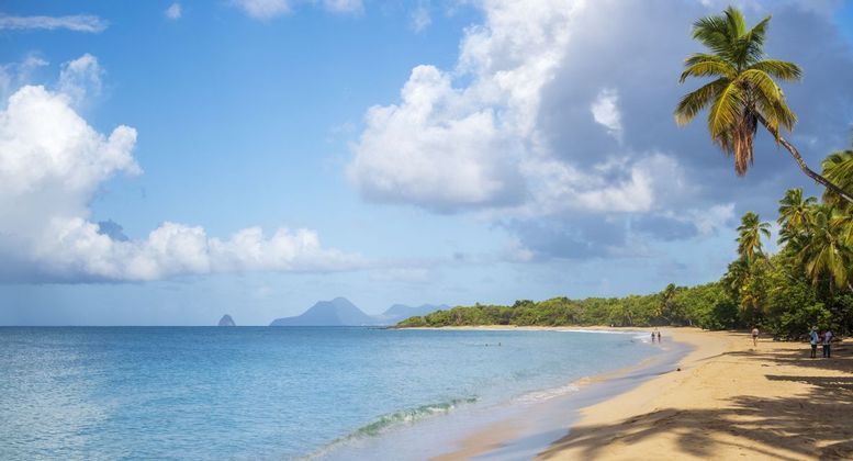 martinica-travel-weroad-tour-beach-sea-sand