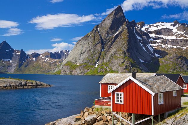 rorbu-house-norway-lofoten-travel