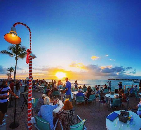 Miami-beach-sunset-people-sea
