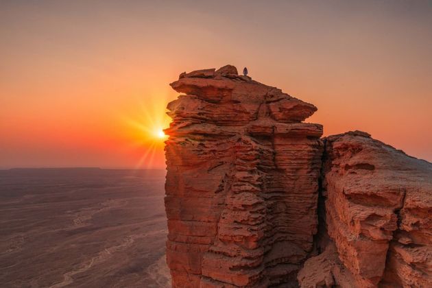 edge-world-saudi-arabia-sunset