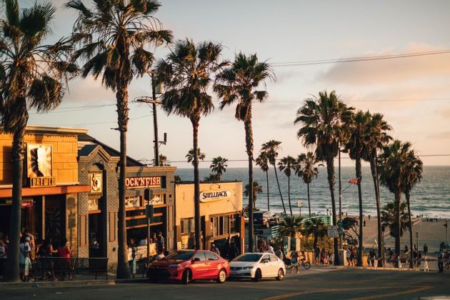 Se non sei mai stato al Downtown Manhattan Beach e vorresti visitarlo questo è il viaggio che fa per te. Parti con WeRoad e visita l'America.