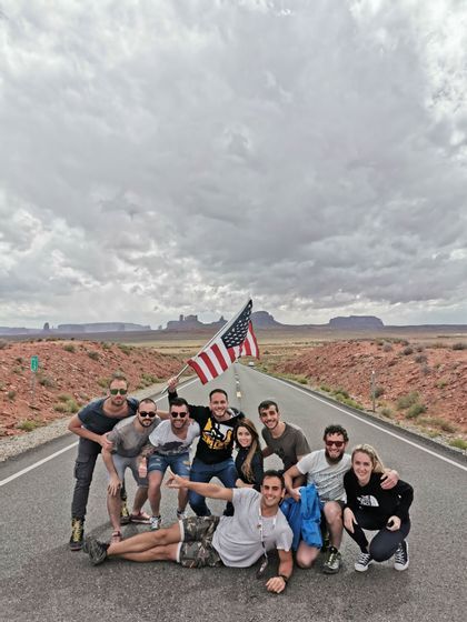 Foto di gruppo nella Monument Valley degli Stati Uniti - WeRoad
