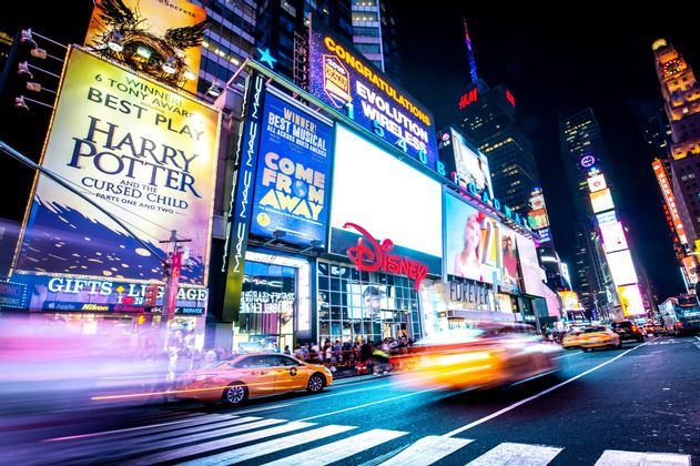 Panorama notturno di Times Square, in New York in primavera - WeRoad