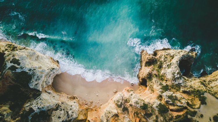 Viaja en grupo con WeRoad con gente de tu edad y descubre Portugal, de Lisboa al Algarve