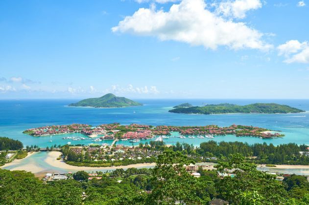 Seychelles: beach life and island discovery
