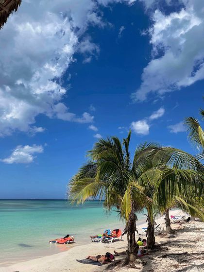 Se sei un amante del beach life questo viaggio fa per te. Parti con WeRoad e fatti un viaggio al mare a Cuba