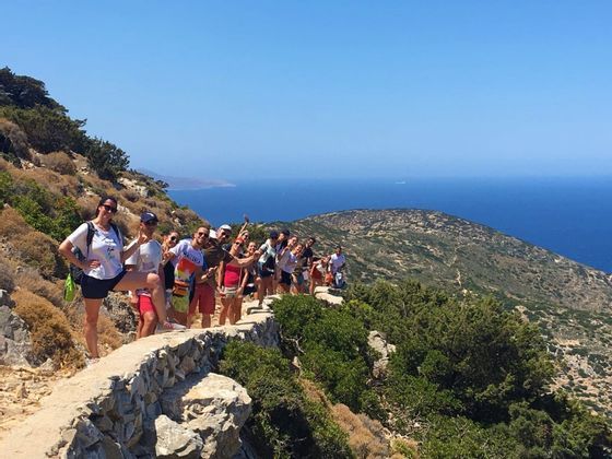 Parti alla scoperta delle bellezze del mediterraneo con un viaggio WeRoad nelle isole Cicladi in Grecia. Fatti un viaggio al mare con noi per vivere nuove avventure e incontrare nuove persone