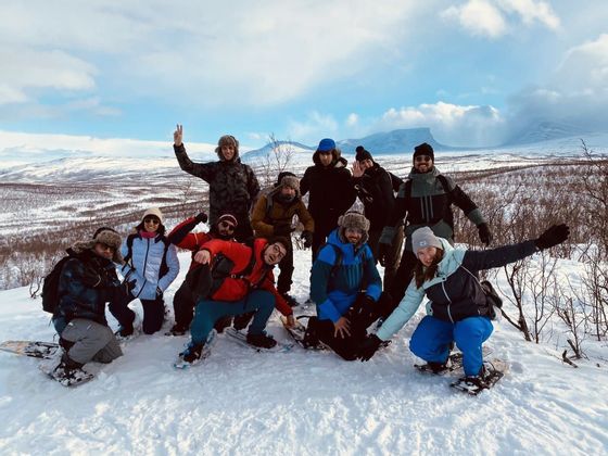 Vorresti fare un viaggio all'avventura e in gruppo? Parti con WeRoad in Lapponia Svedese e vivi una vera avventura facendo nuove conoscenze lungo la strada