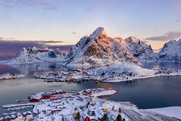 Norway-Lofoten-Mountains-Winter-Houses-Village-Bay-577007-1280x853.jpg