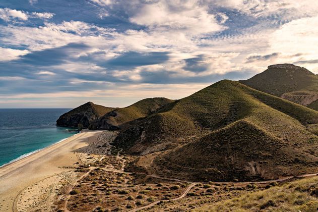 Viaja en grupo con WeRoad con gente de tu edad y descubre Almería y el Cabo de Gata en pocos días