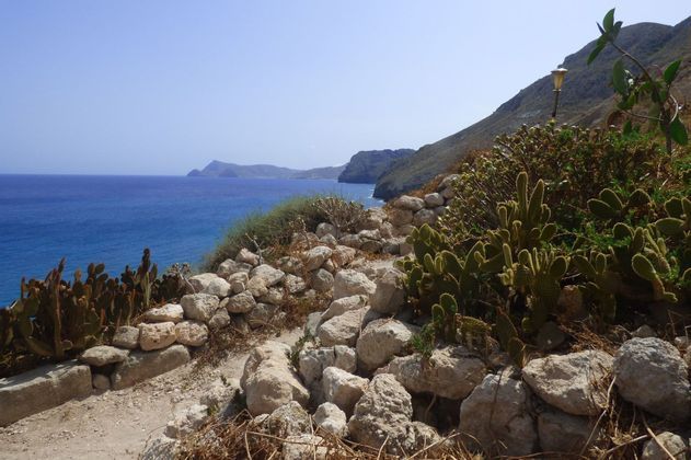 Viaja en grupo con WeRoad con gente de tu edad y descubre Almería y el Cabo de Gata
