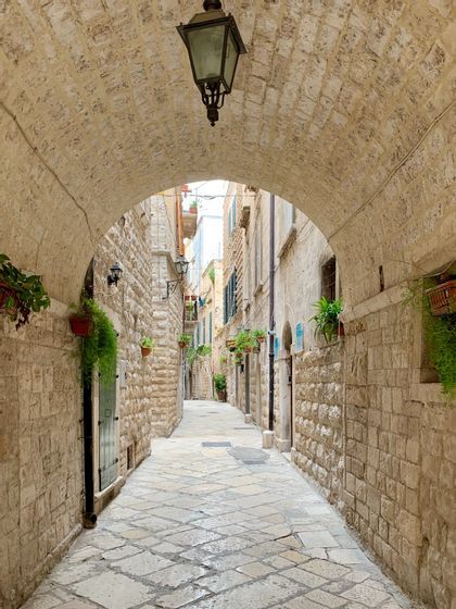 Italy-city-center-rocks