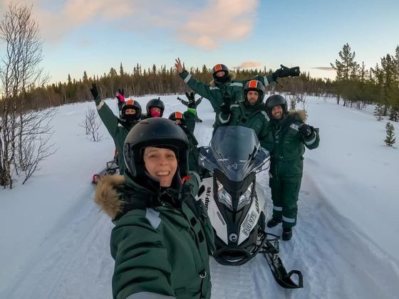 snow-group-winter-lapland-finland-nature-adventur.jpeg