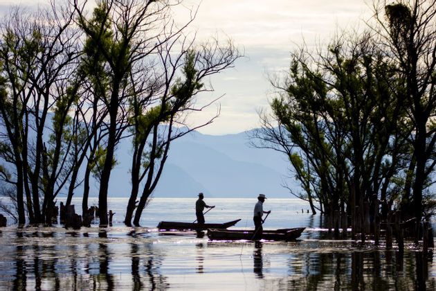 Guatemala-atitlan-lake-boat-nature