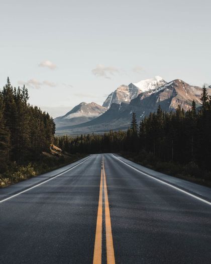 rocky-mountains-street-landscape-panorama-tour-van-life-ontheroad-weroad.jpeg