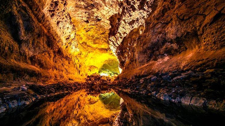 cuevas-de-los-verdes-lanzarote-canary-island-1.jpg