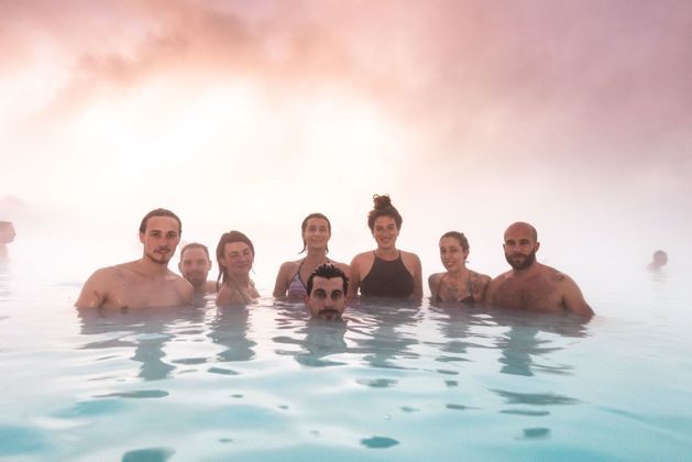 Vorresti provare anche tu un bagno nel Blue Lagoon in Islanda? Parti con WeRoad per farlo insieme ad altre esperienze.