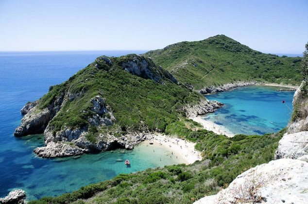 Viaja en grupo con gente de tu edad con WeRoad y descubre Corfú en Grecia