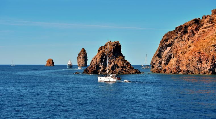 viaggio-eolie-sicilia-barca-mareagosto-estate