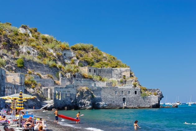viaggio-sicilia-spiaggia-acquacalda-mare-agosto-estate