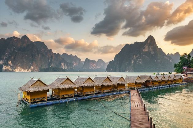 Quello che stai cercando è poter ammirare un panorama mozzafiato immerso nella natura? La Thailandia fa al caso tuo! Parti con noi per conoscere luoghi unici