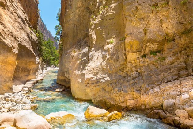Vuoi fare trekking nella gola di Samaria, a Creta? Allora unisciti a un gruppo WeRoad e vivi una vera avventura!