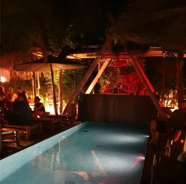 Drinks & New Friends: Bali Vibes