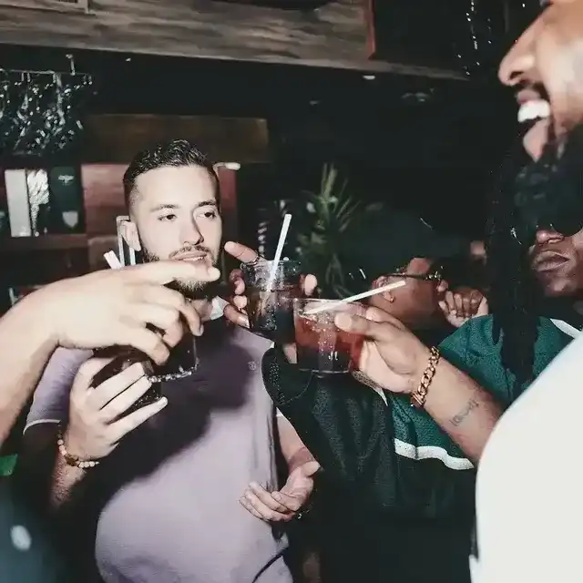 Drinks & New Friends: Bali Vibes