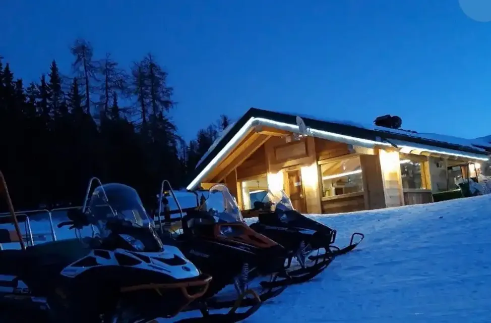 Esperienza in Motoslitta & Cena in Rifugio