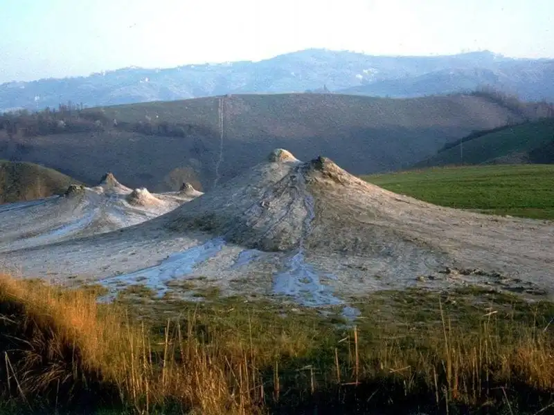 Passeggiata tra i vulcani dell'Emilia e cena con vista 