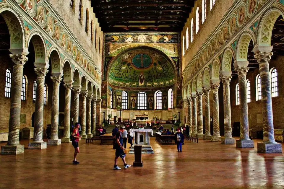 Ravenna sotterranea: mosaici, scavi e acque nascoste