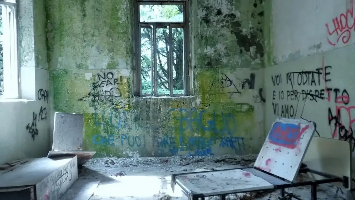 Visita guidata all'inquietante ex manicomio di Mombello