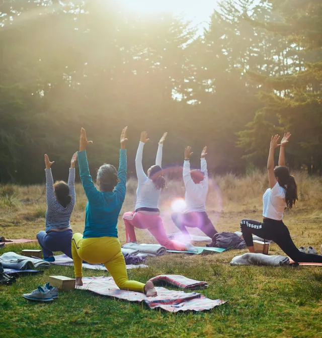 Yoga class & Aperitivo: sabato sera di relax