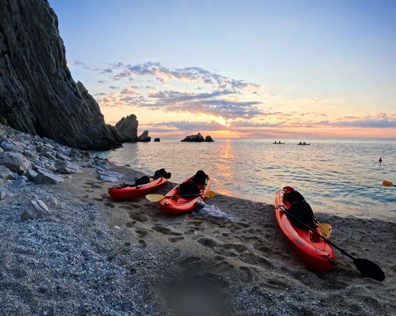 Kayak al Tramonto Riviera del Conero & Pizza in Spiaggia