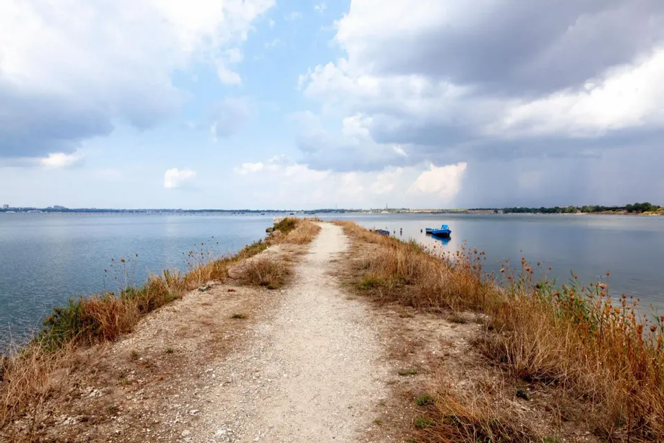 Passeggiata sul Mar Piccolo tra natura, storia e poesia