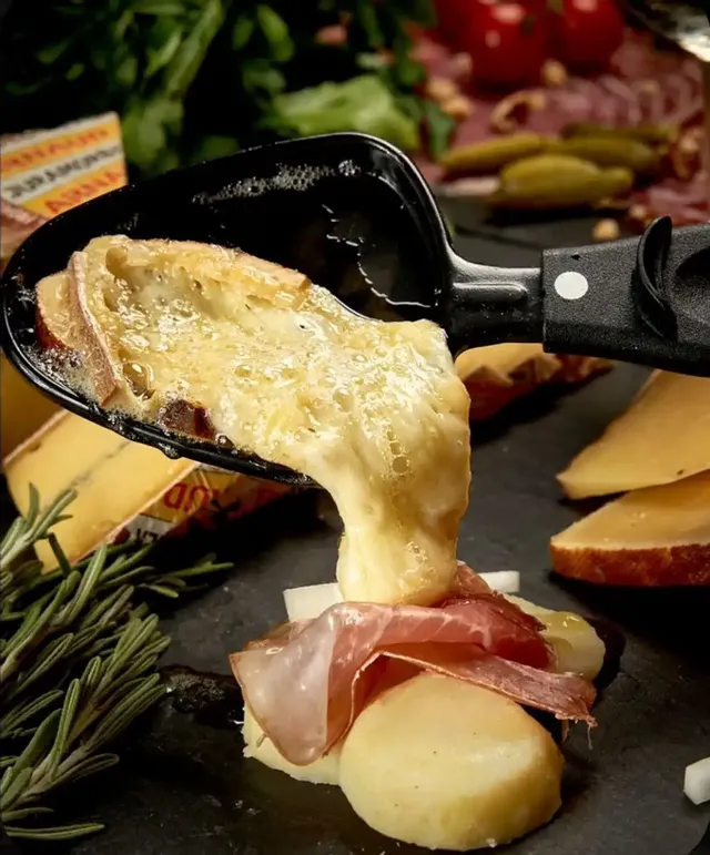 Serata Raclette di formaggi e Bourguignonne di carne