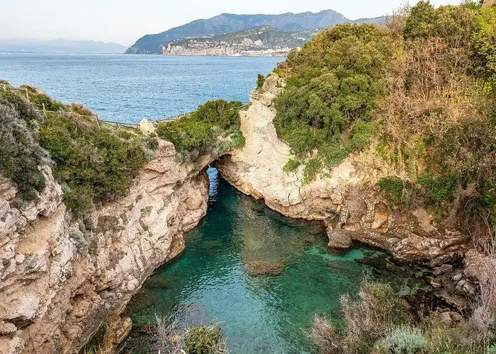Escursione ai Bagni della Regina Giovanna