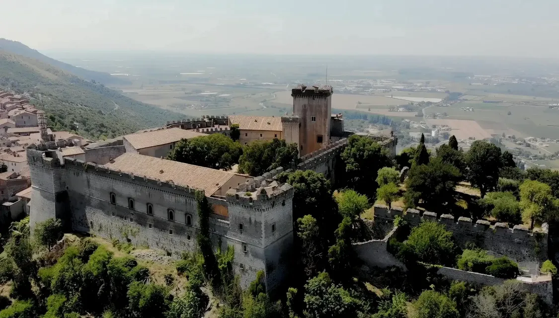 🏰 Visita al Castello di Sermoneta & Aperitivo 🏰