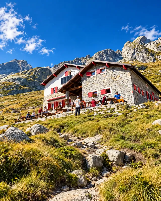Burning Gold: trekking nella Valle dell’Oro fino al Rifugio