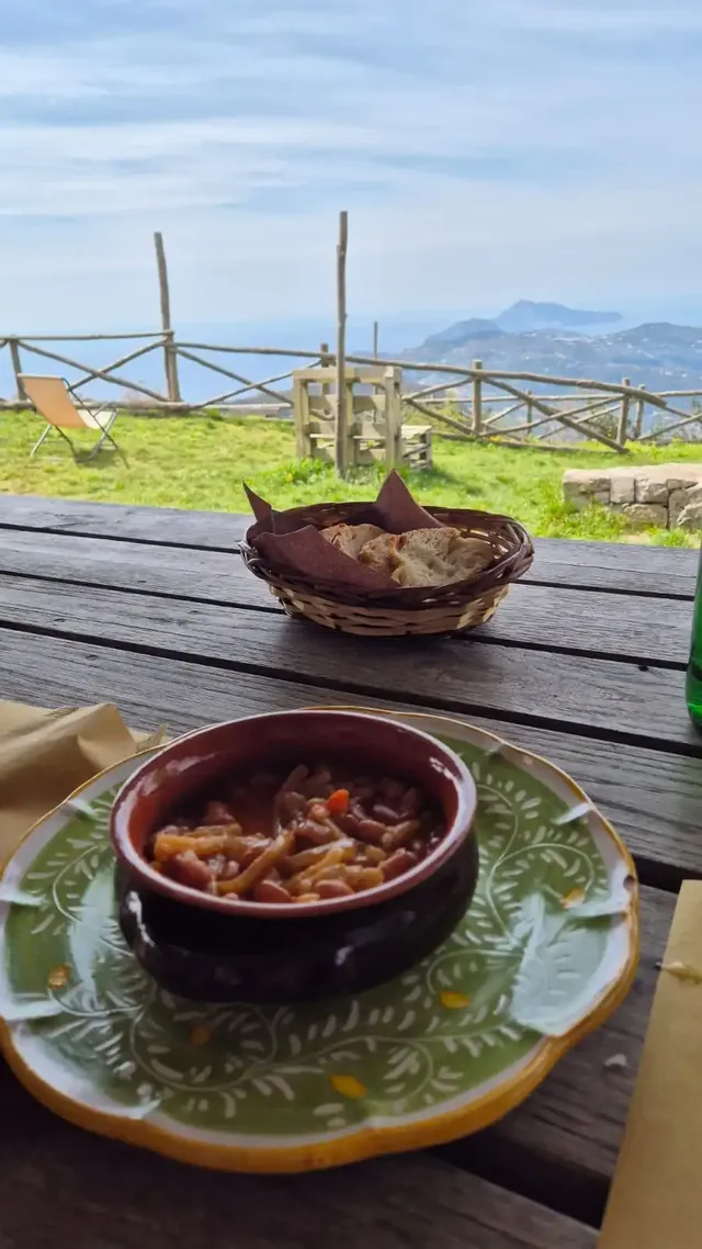 Escursione sul Monte Comune – Natura, panorami e gusto